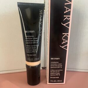 Mary Kay CC Cream in Very Light